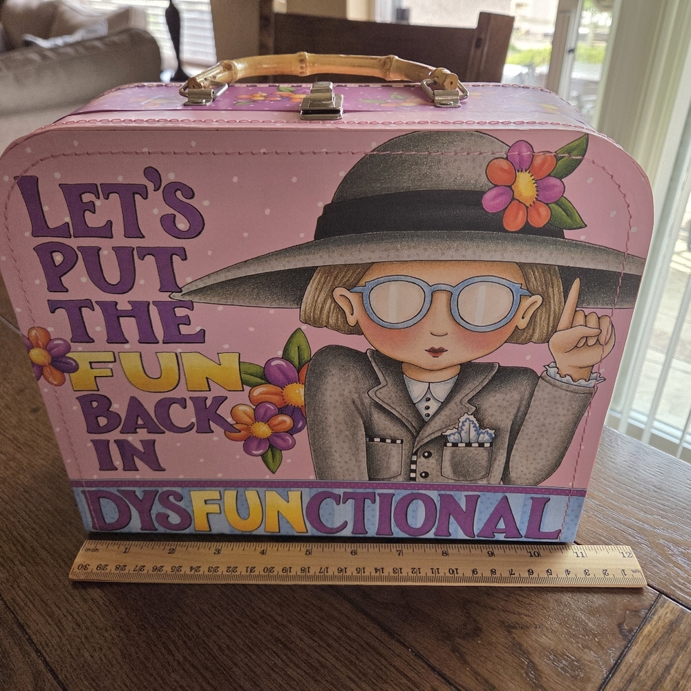Mary Engelbreit "Let's Put The Fun Back In DysFUNctional" Cardboard Suitcase - Picture 7 of 9
